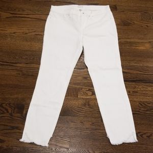 White capri jeans